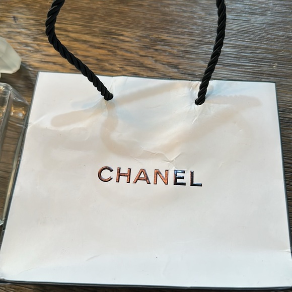 Empty bottle with box and bag of CHANEL Coco Mademoiselle Eau de Parfum - Picture 4 of 5